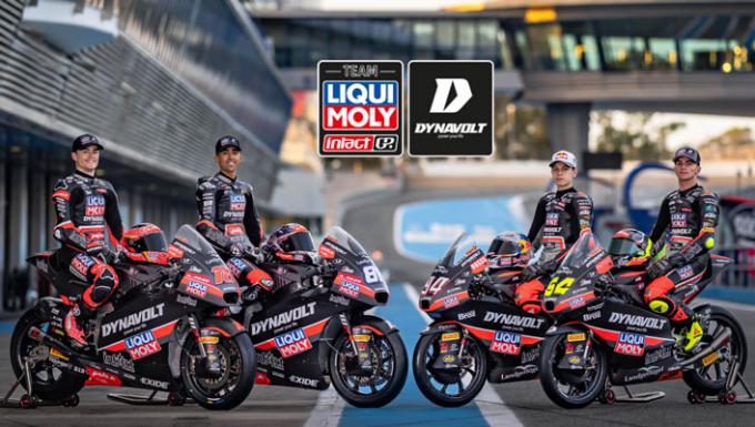 Das Bild zeigt die Moto2 und Moto3-Fahrer vom LIQUI MOLY Dynavolt IntactGP-Team